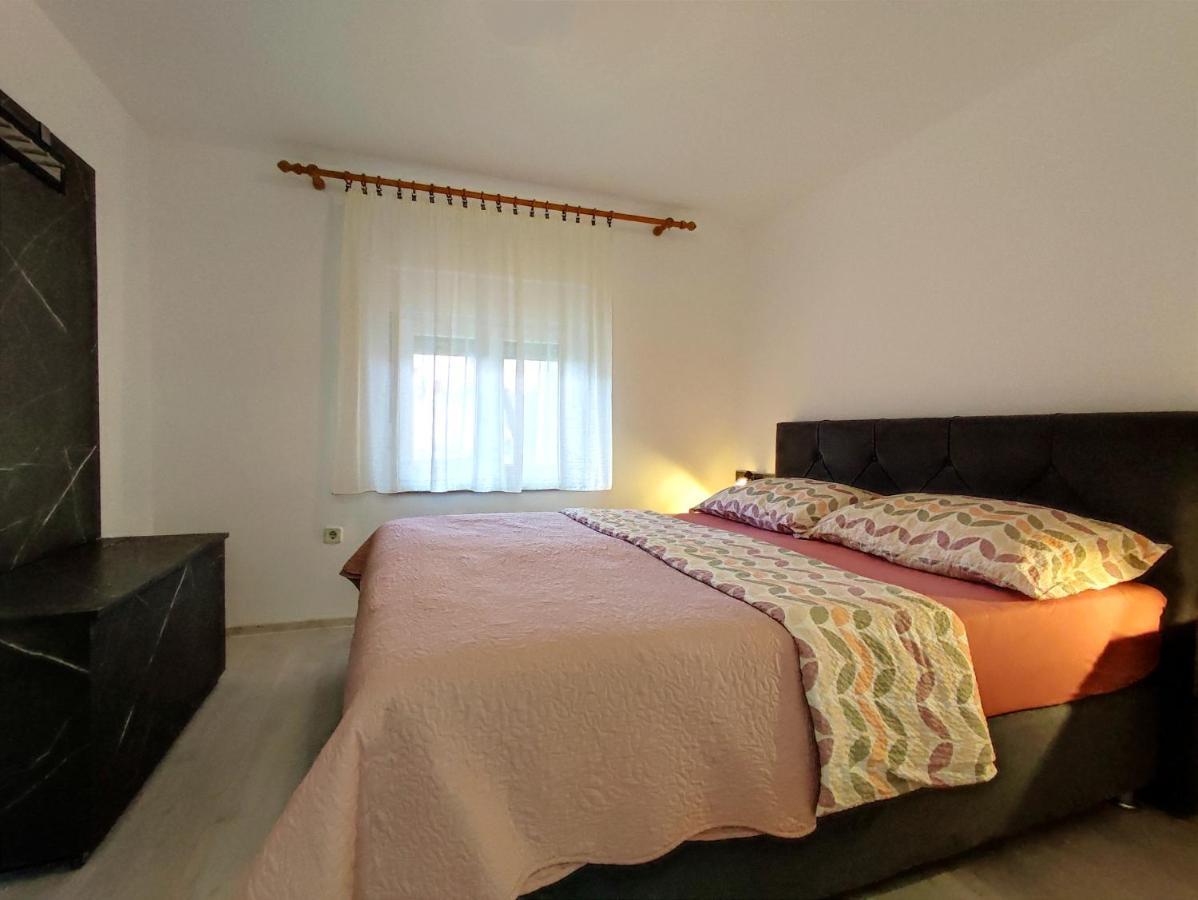 Apartments Jolic วีร์ ภายนอก รูปภาพ
